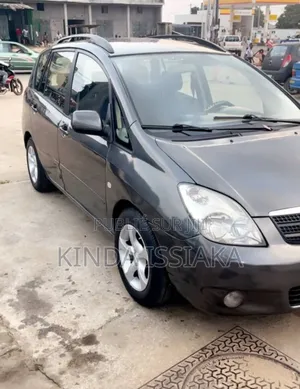 Toyota Corolla Verso 1.8 2004 Gris