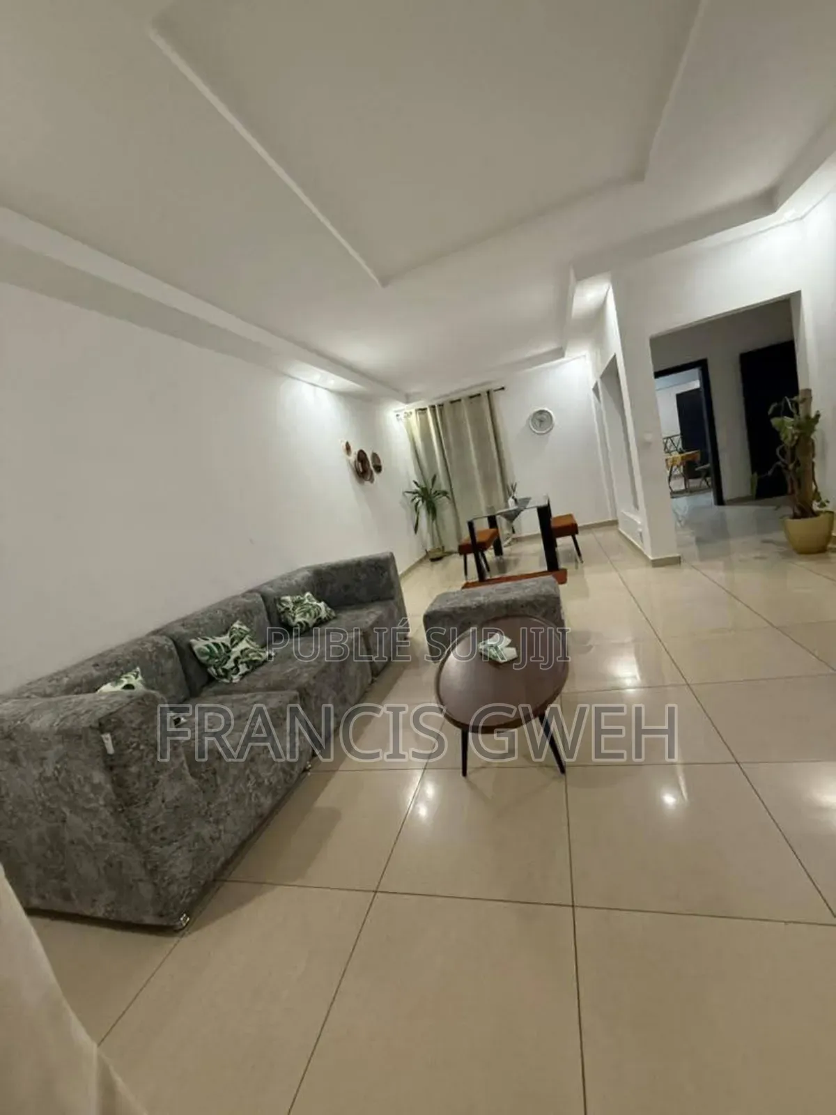 Furnished 2chbre Appartement dans Francis Gweh, Cocody à Louer