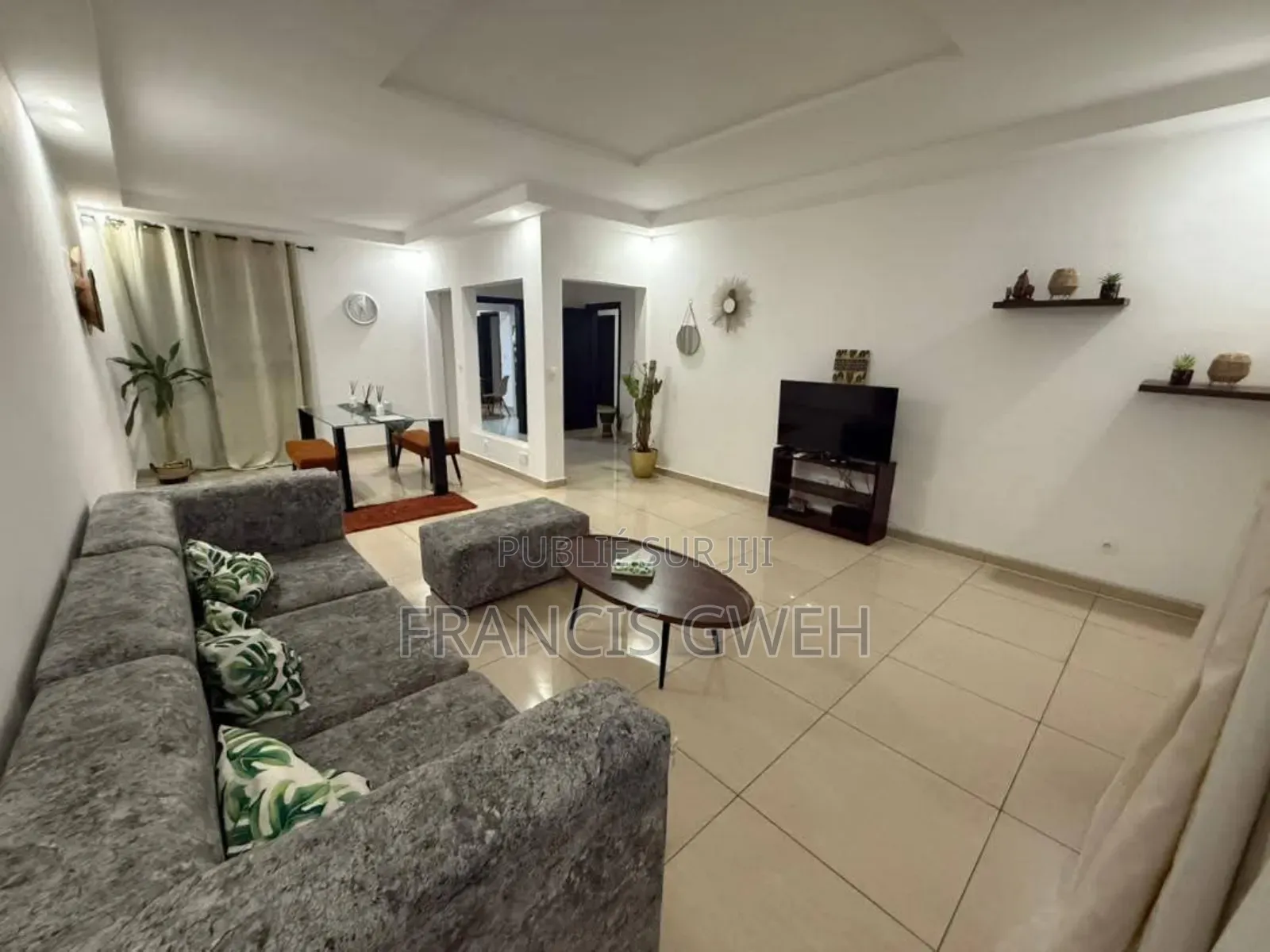 Furnished 2chbre Appartement dans Francis Gweh, Cocody à Louer