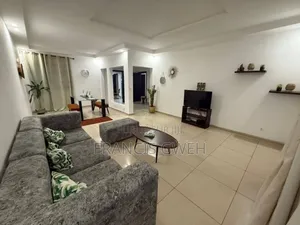 Furnished 2chbre Appartement dans Francis Gweh, Cocody à Louer