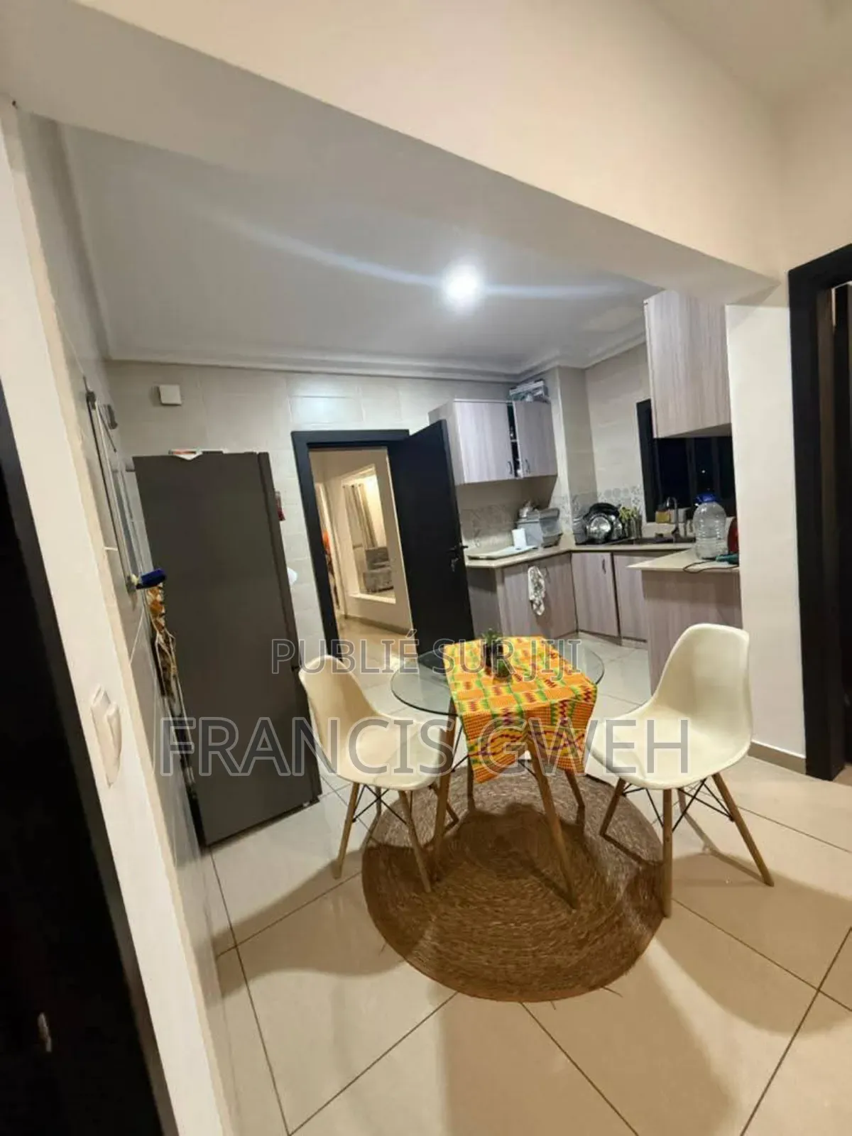 Furnished 2chbre Appartement dans Francis Gweh, Cocody à Louer