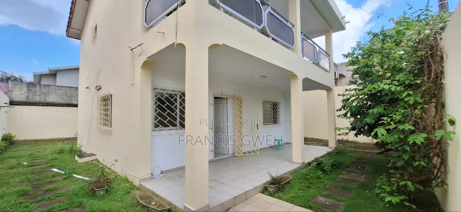 3chbre Duplex dans Francis Gweh, Cocody à Louer