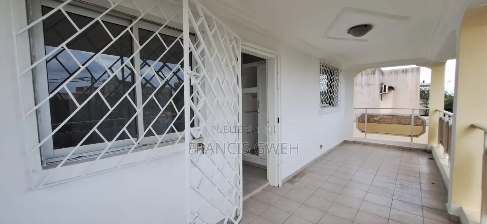 3chbre Duplex dans Francis Gweh, Cocody à Louer