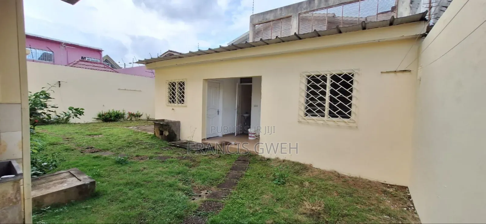 3chbre Duplex dans Francis Gweh, Cocody à Louer