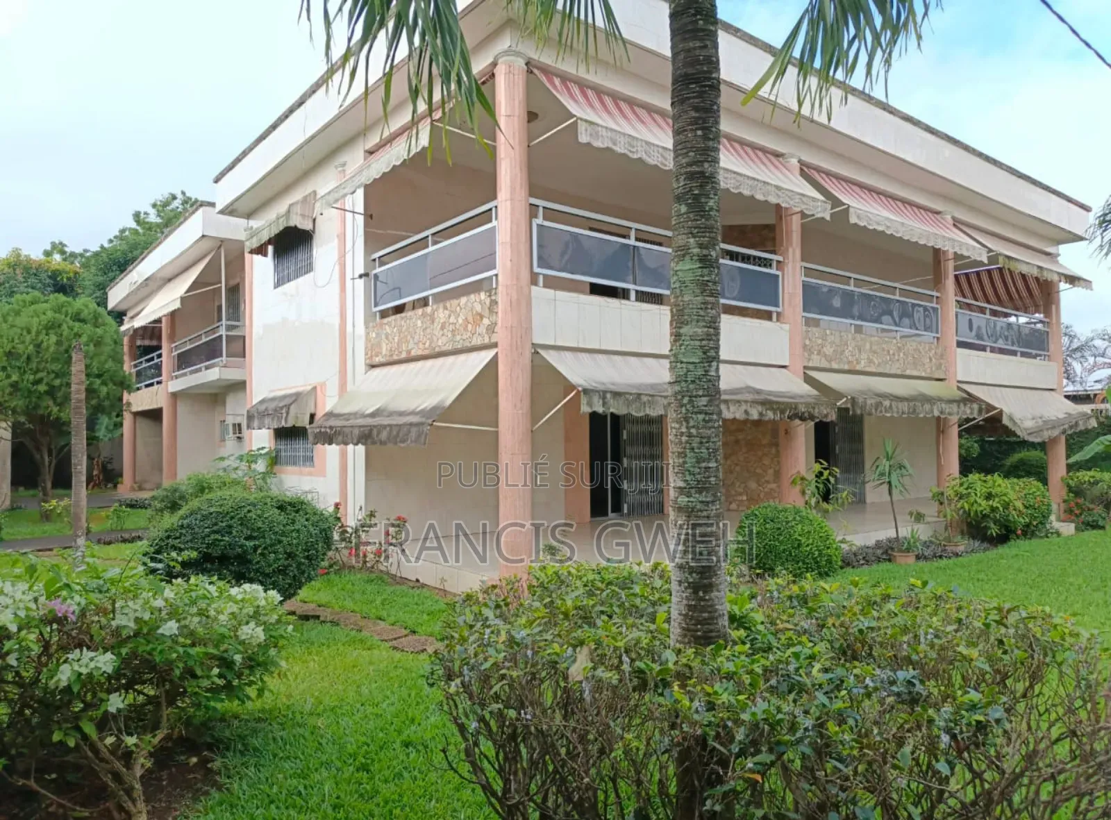 8chbre Duplex dans Francis Gweh, Cocody à Louer