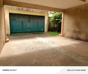 8chbre Duplex dans Francis Gweh, Cocody à Louer