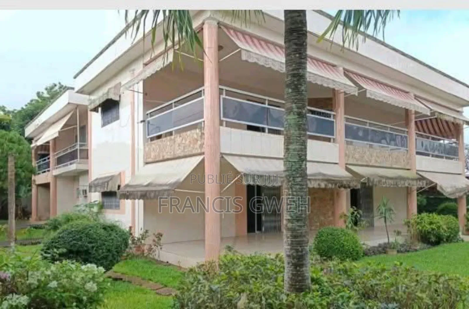 8chbre Duplex dans Francis Gweh, Cocody à Louer