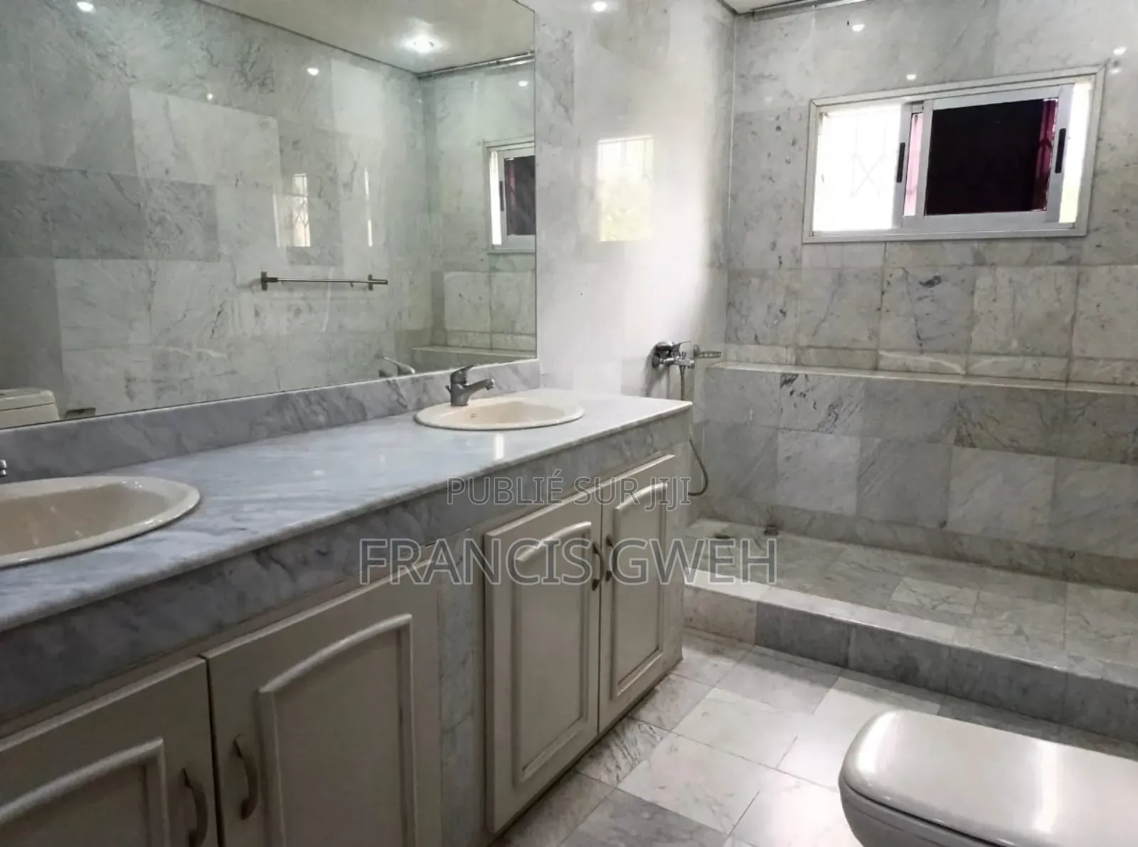 8chbre Duplex dans Francis Gweh, Cocody à Louer