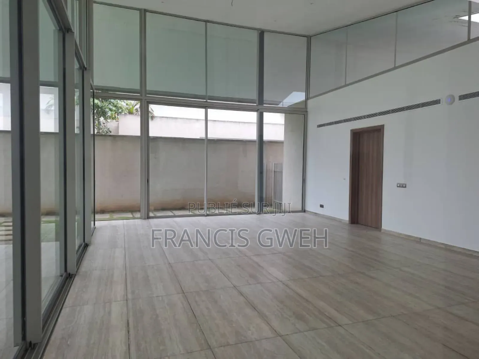 1chbre Appartement dans Francis, Cocody à Louer