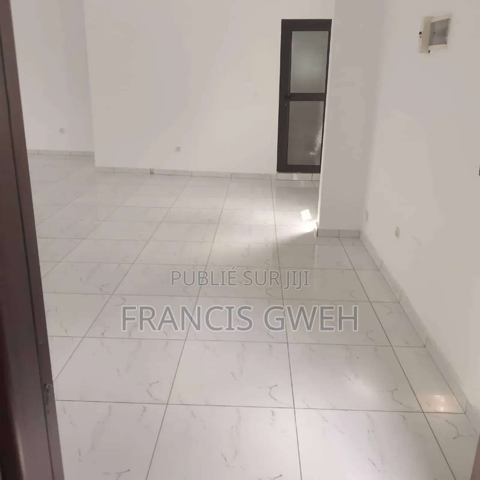 1chbre Appartement dans Francis, Cocody à Louer