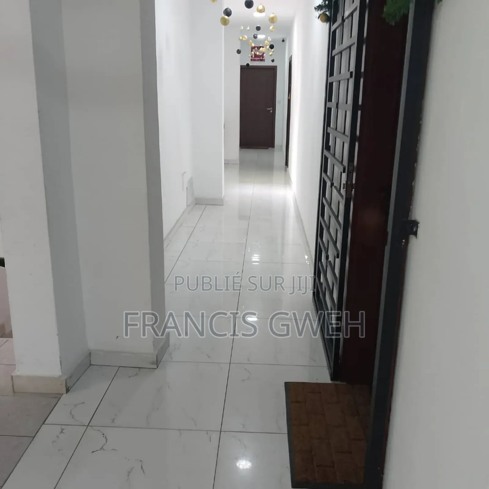 1chbre Appartement dans Francis, Cocody à Louer