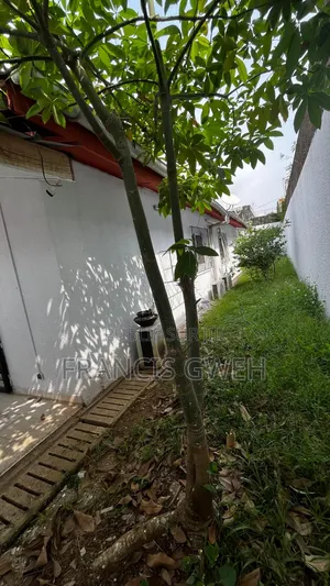 3chbre Villa dans Francis Gweh, Cocody à Louer