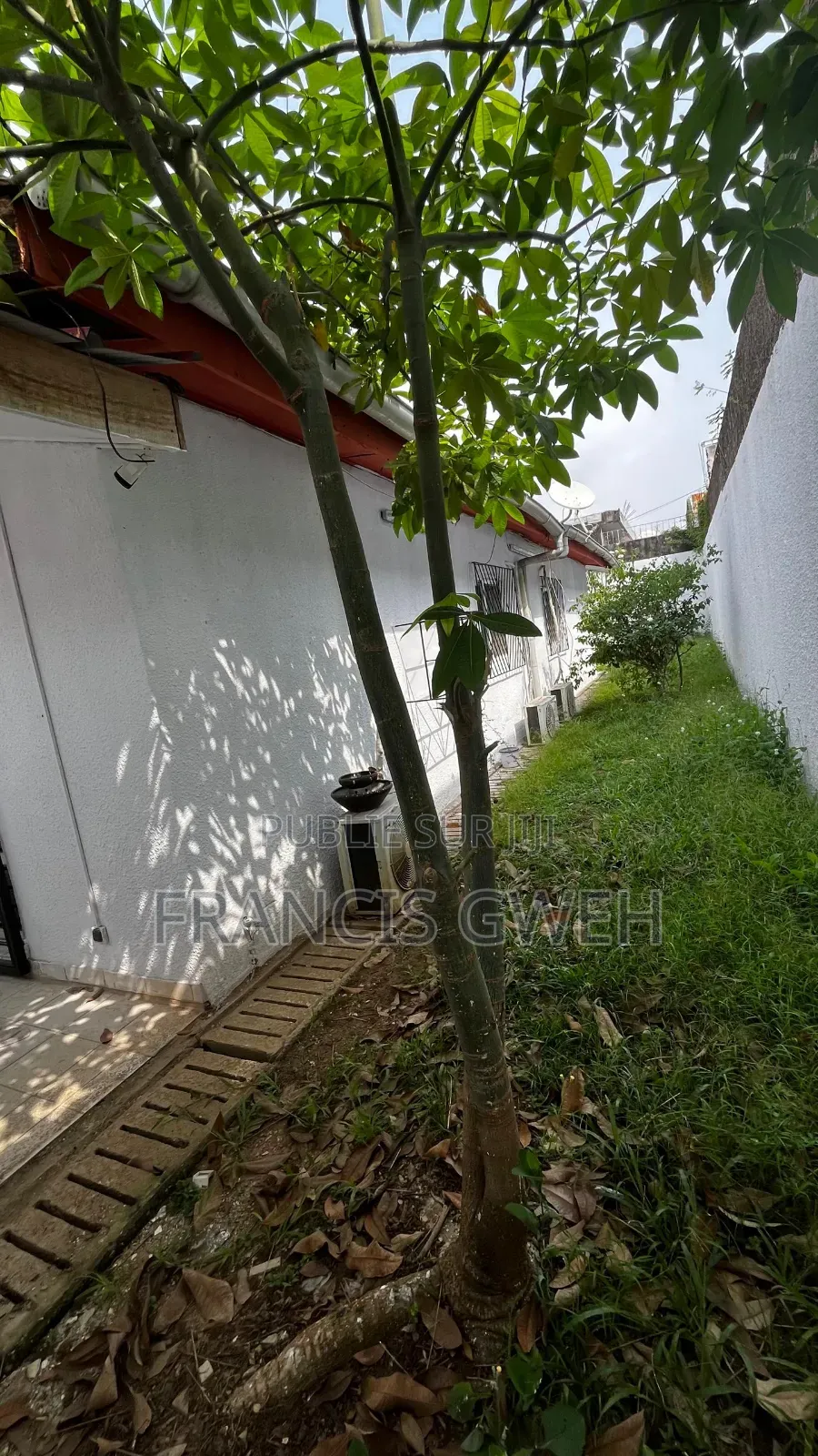 3chbre Villa dans Francis Gweh, Cocody à Louer