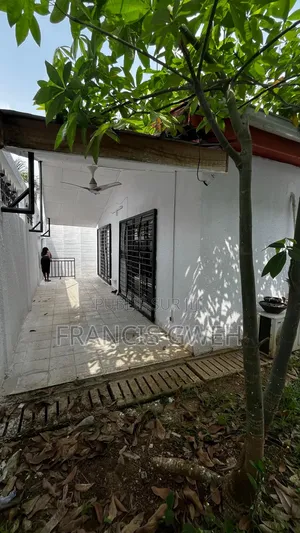 3chbre Villa dans Francis Gweh, Cocody à Louer