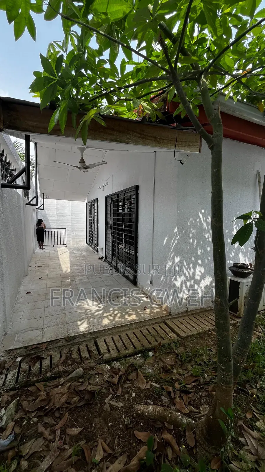 3chbre Villa dans Francis Gweh, Cocody à Louer