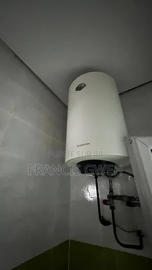 3chbre Villa dans Francis Gweh, Cocody à Louer