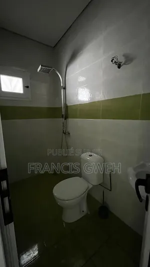 3chbre Villa dans Francis Gweh, Cocody à Louer