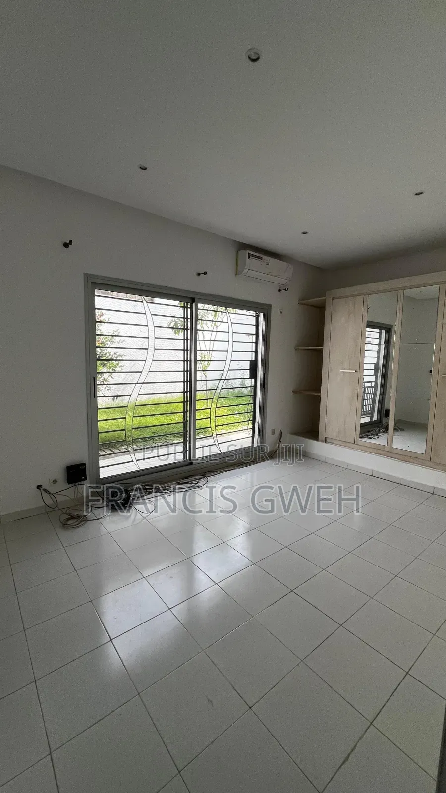 3chbre Villa dans Francis Gweh, Cocody à Louer