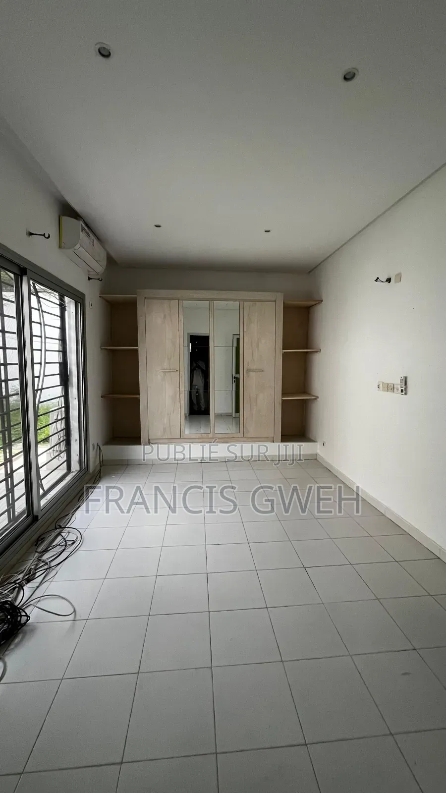 3chbre Villa dans Francis Gweh, Cocody à Louer