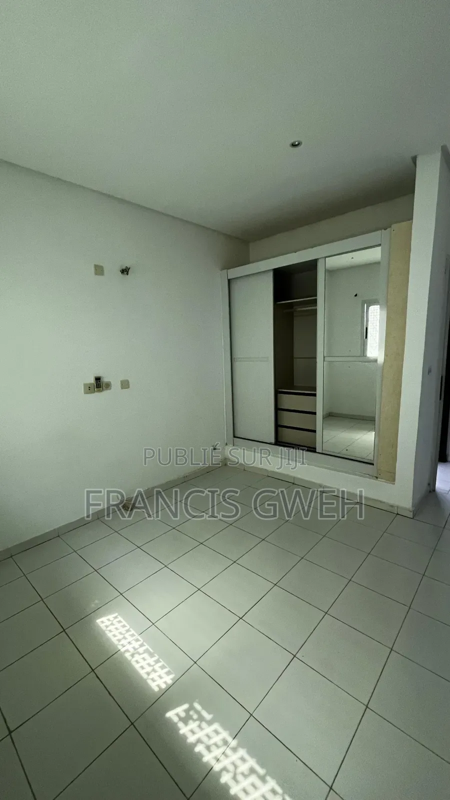 3chbre Villa dans Francis Gweh, Cocody à Louer