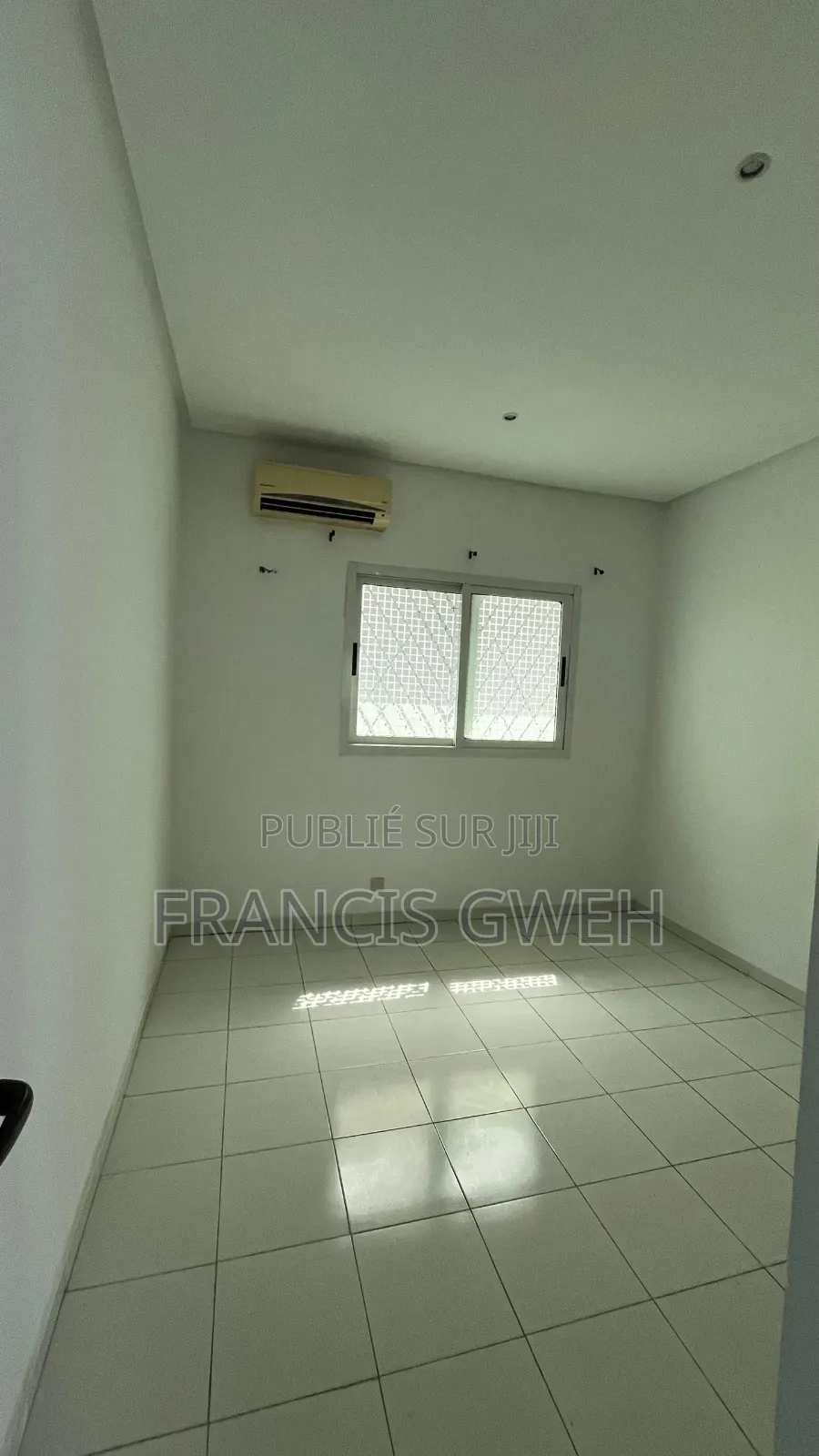 3chbre Villa dans Francis Gweh, Cocody à Louer