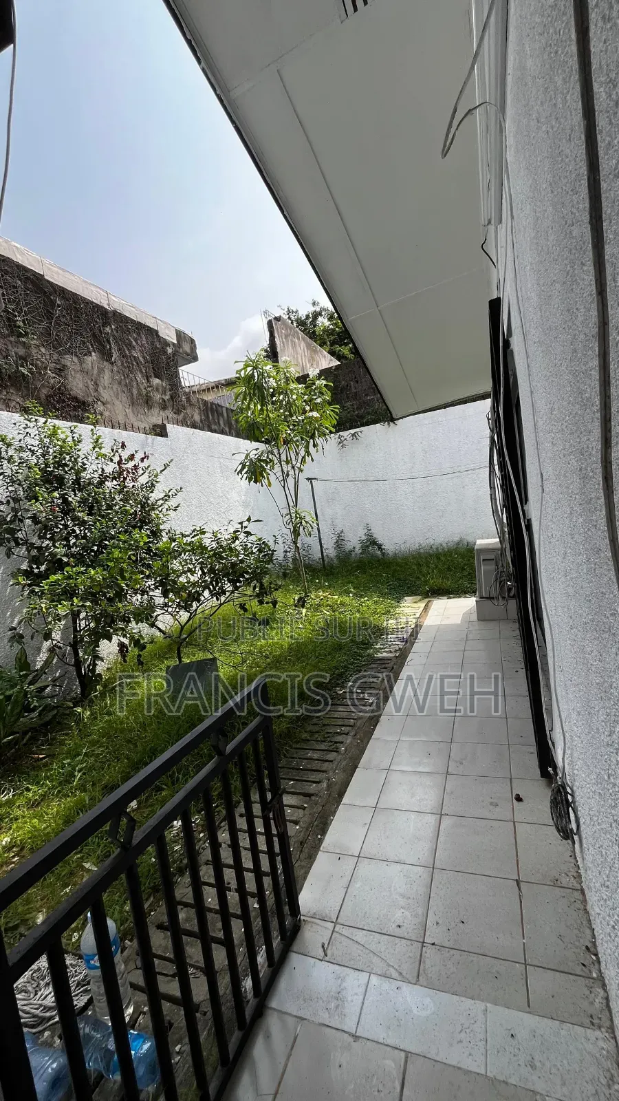 3chbre Villa dans Francis Gweh, Cocody à Louer