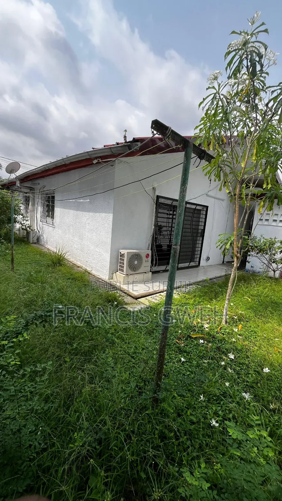 3chbre Villa dans Francis Gweh, Cocody à Louer