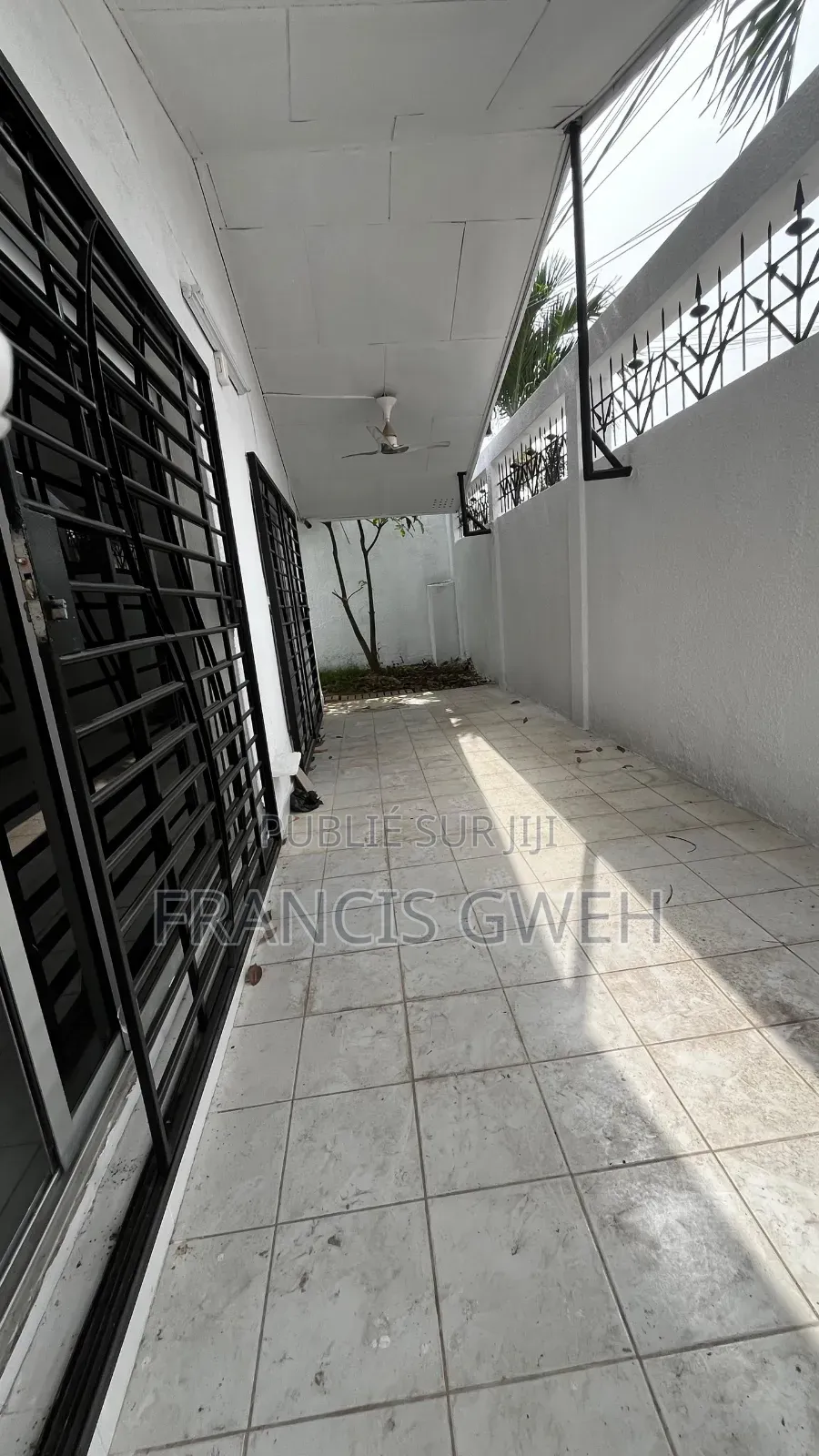 3chbre Villa dans Francis Gweh, Cocody à Louer