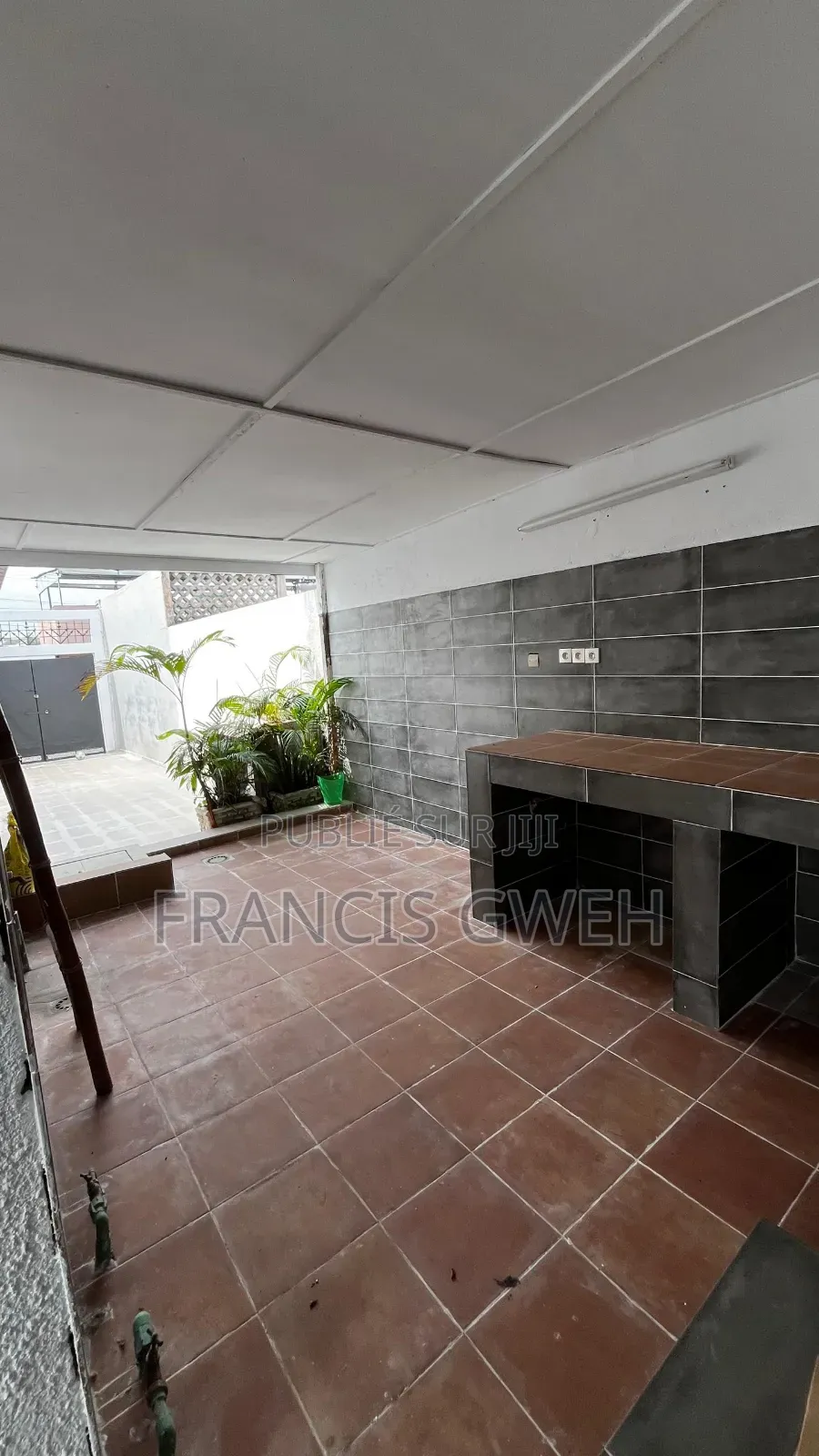 3chbre Villa dans Francis Gweh, Cocody à Louer