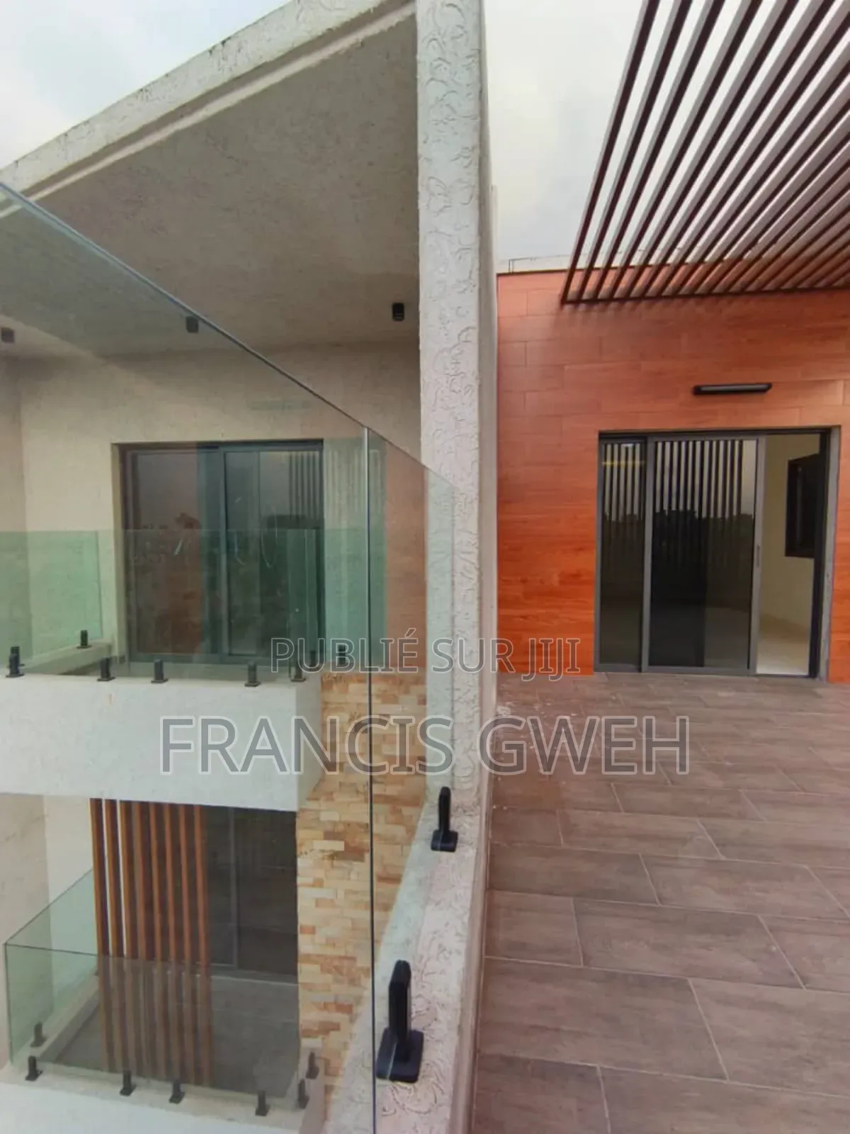 6chbre Villa dans Francis Gweh, Cocody à Vendre