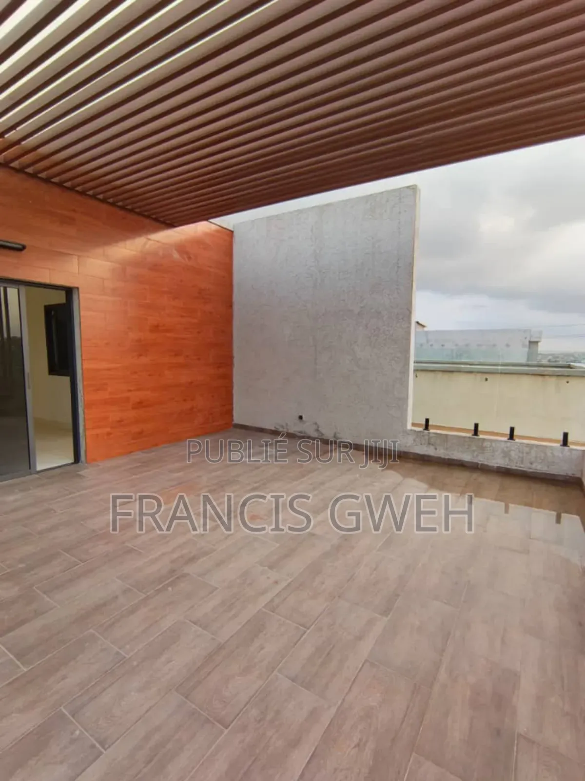 6chbre Villa dans Francis Gweh, Cocody à Vendre