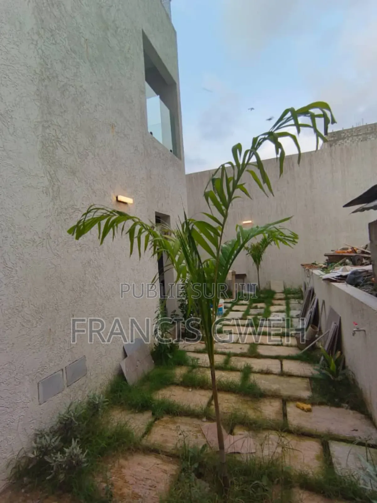 6chbre Villa dans Francis Gweh, Cocody à Vendre