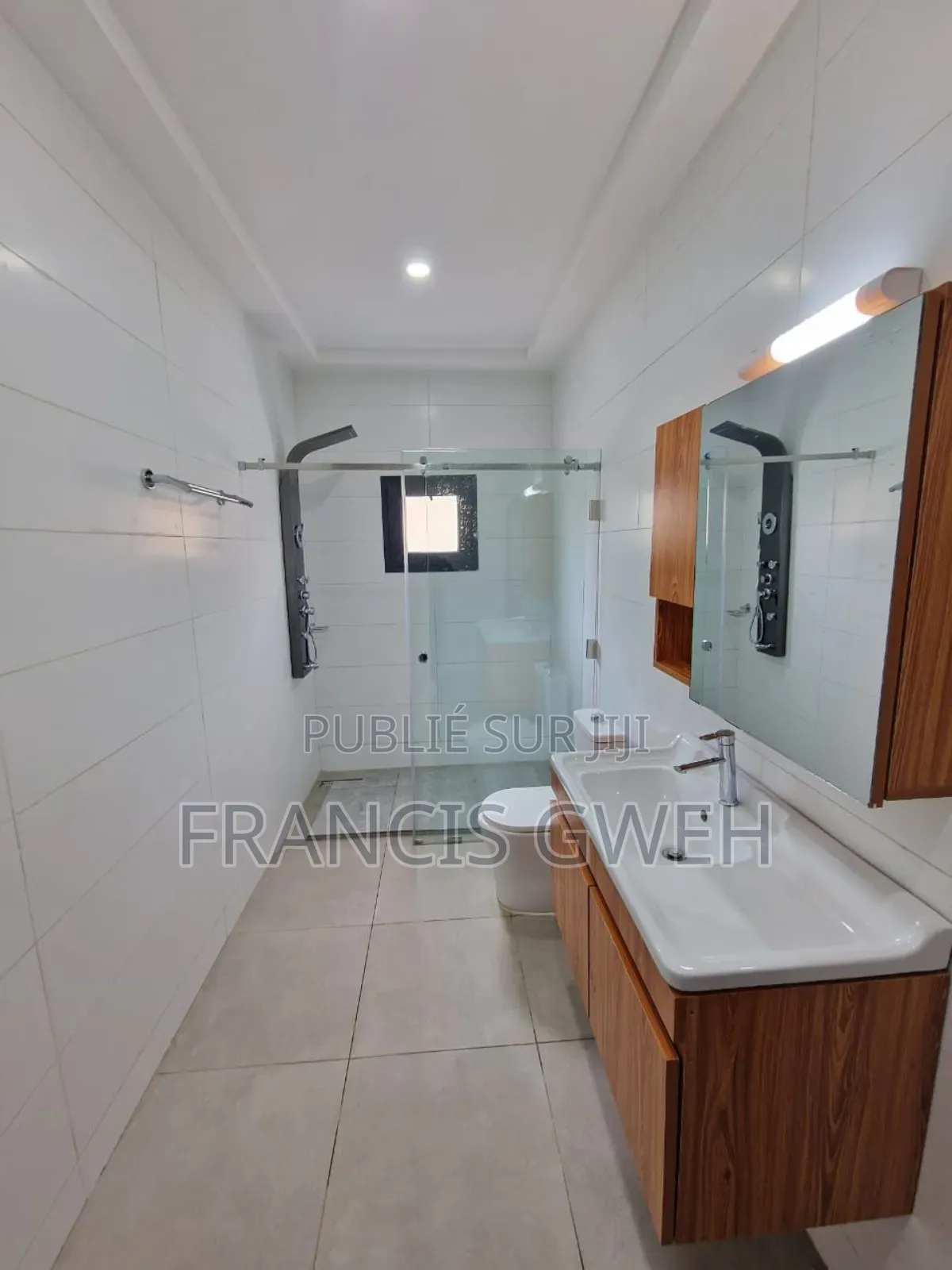 6chbre Villa dans Francis Gweh, Cocody à Vendre