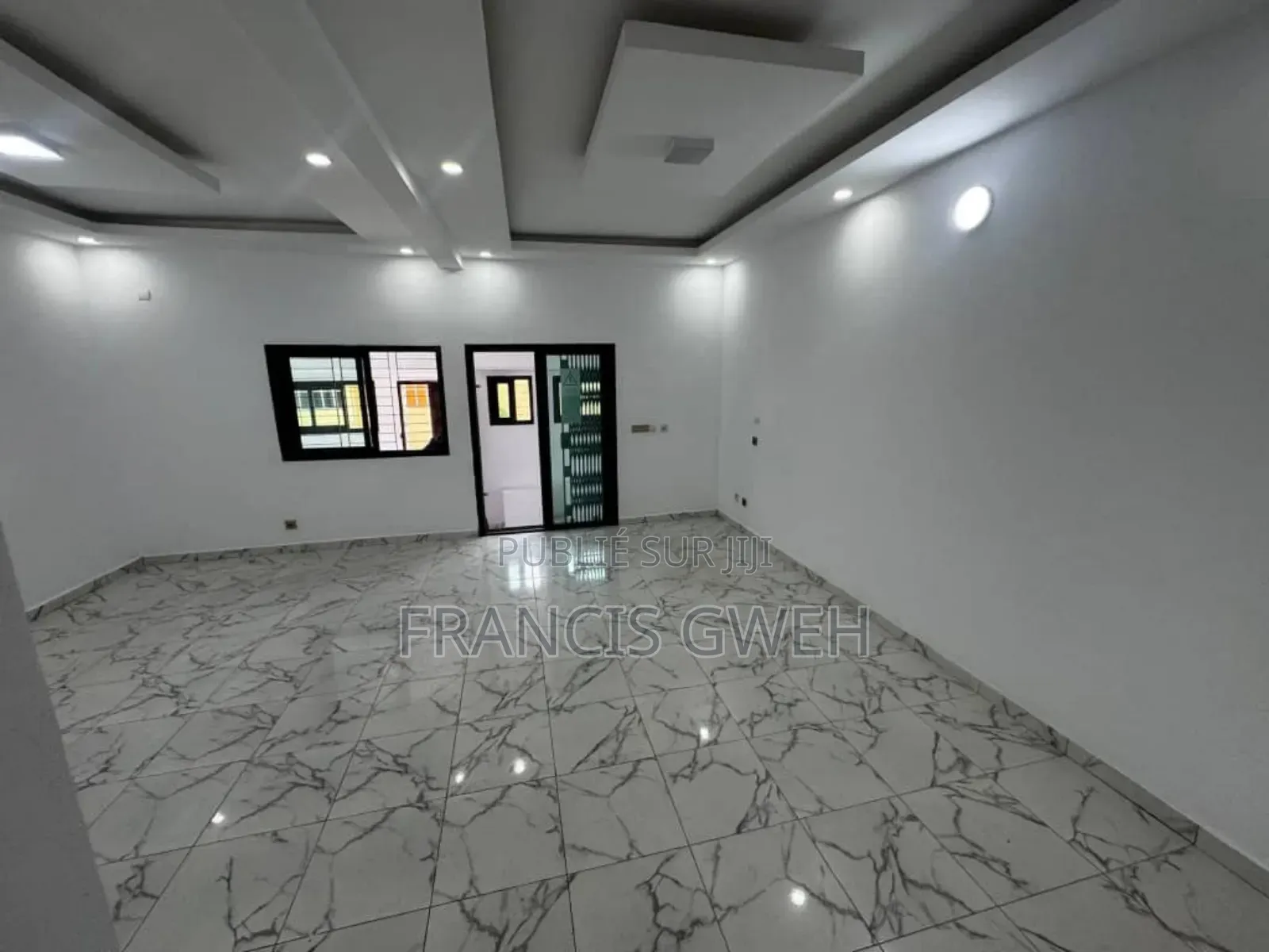 3chbre Duplex dans Francis Gweh, Cocody à Louer