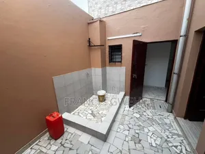 3chbre Duplex dans Francis Gweh, Cocody à Louer