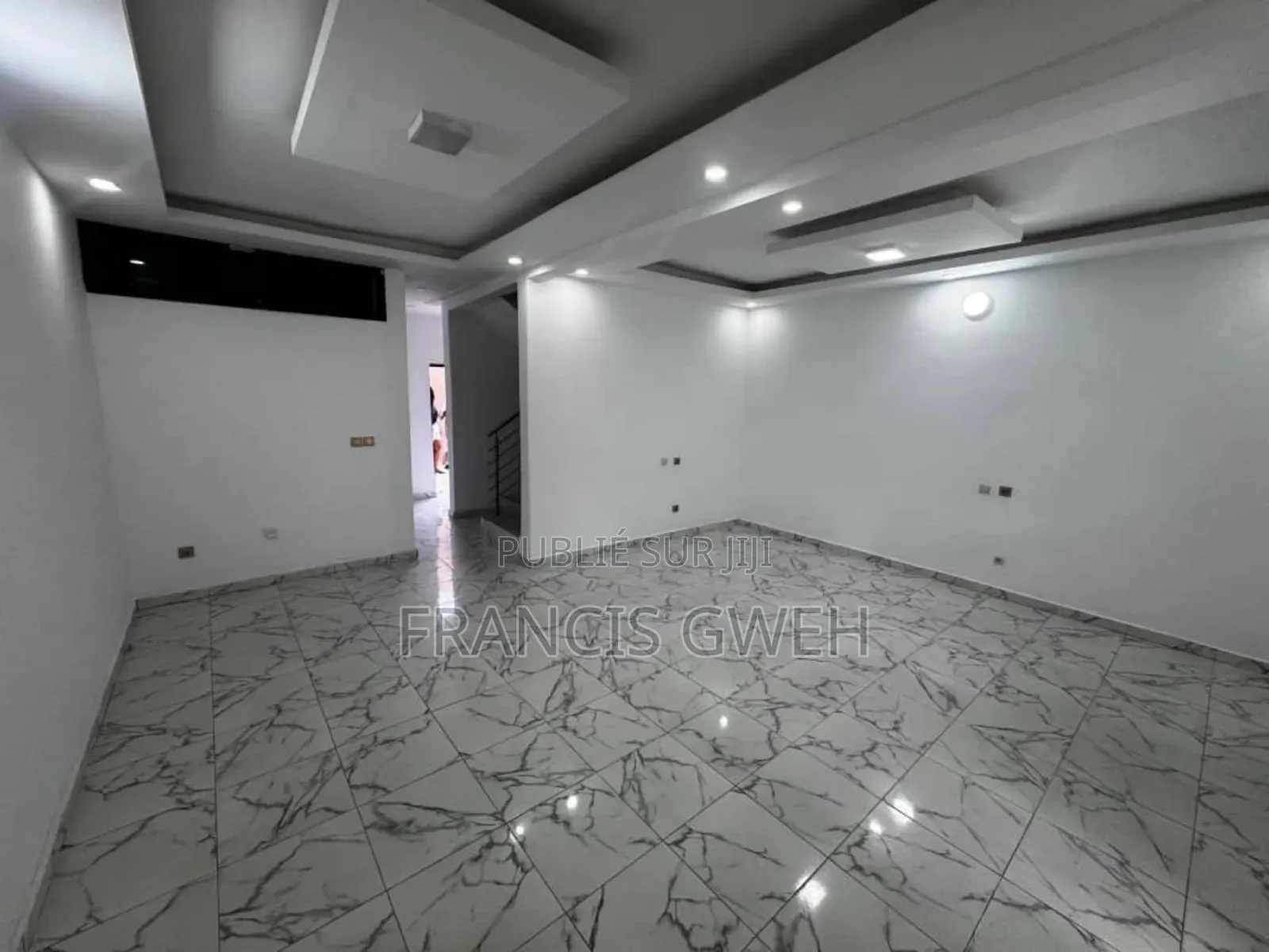 3chbre Duplex dans Francis Gweh, Cocody à Louer