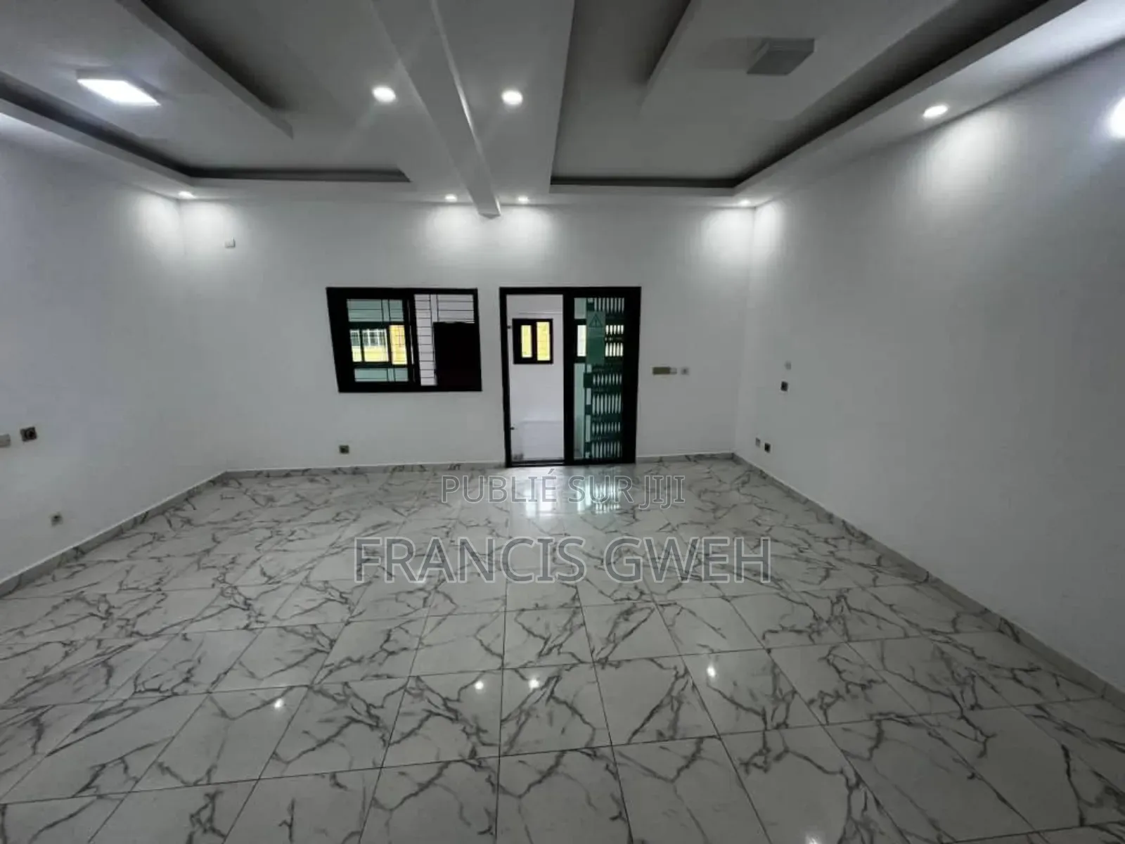 3chbre Duplex dans Francis Gweh, Cocody à Louer