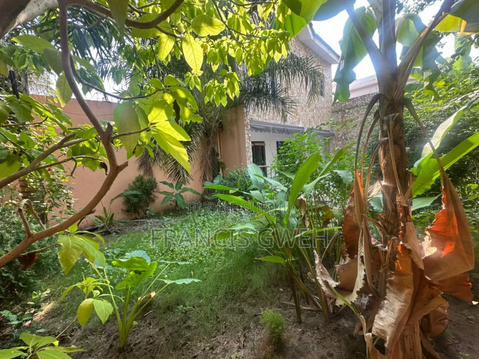 4chbre Duplex dans Francis Gweh, Cocody à Louer