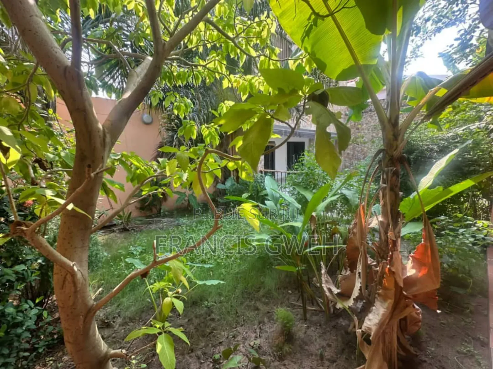 4chbre Duplex dans Francis Gweh, Cocody à Louer