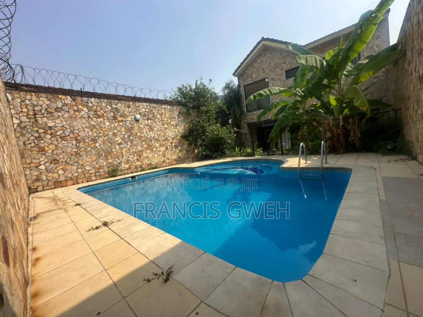 4chbre Duplex dans Francis Gweh, Cocody à Louer