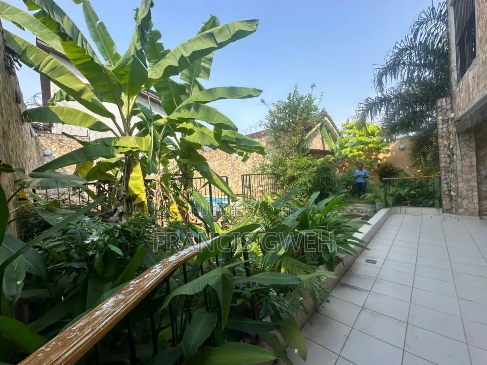 4chbre Duplex dans Francis Gweh, Cocody à Louer