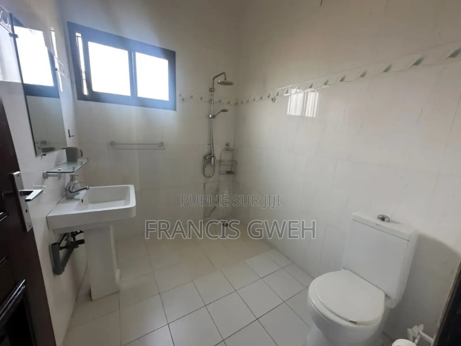 4chbre Duplex dans Francis Gweh, Cocody à Louer