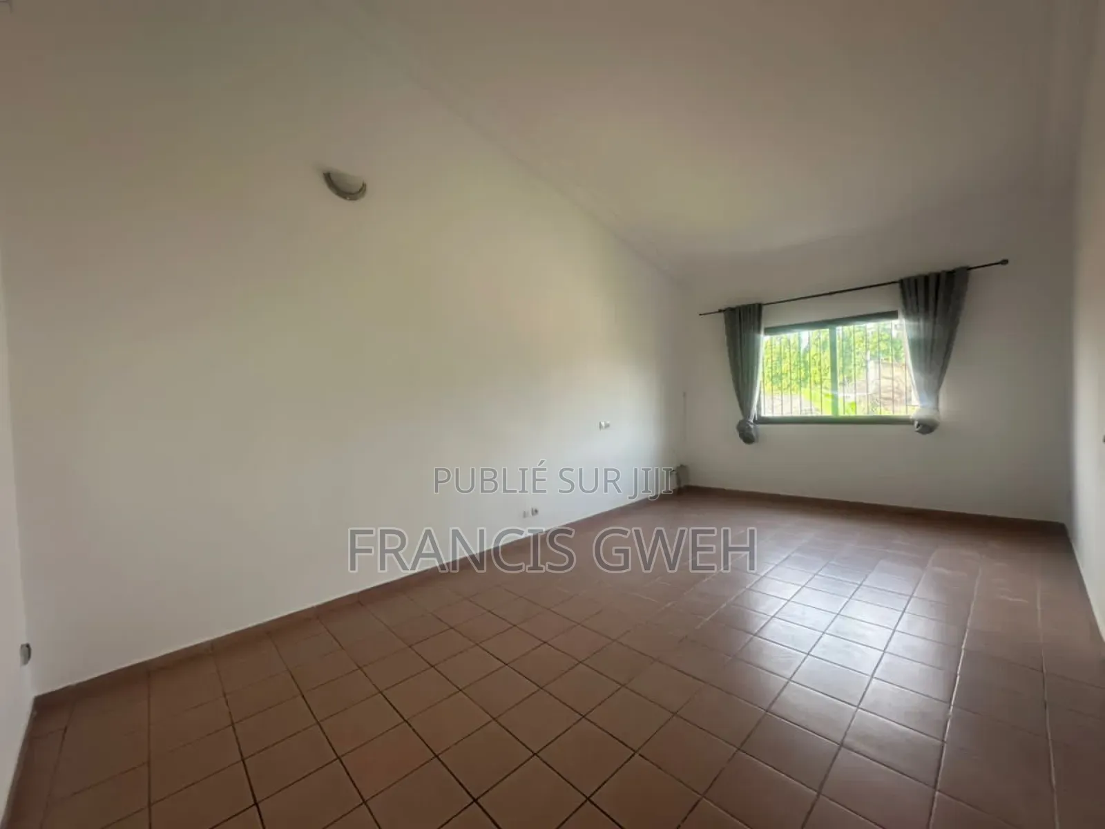 4chbre Duplex dans Francis Gweh, Cocody à Louer