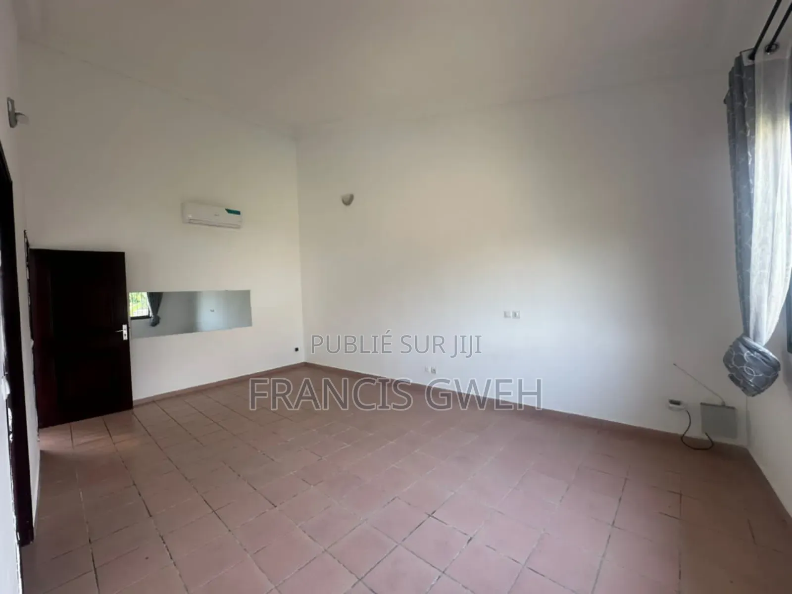 4chbre Duplex dans Francis Gweh, Cocody à Louer