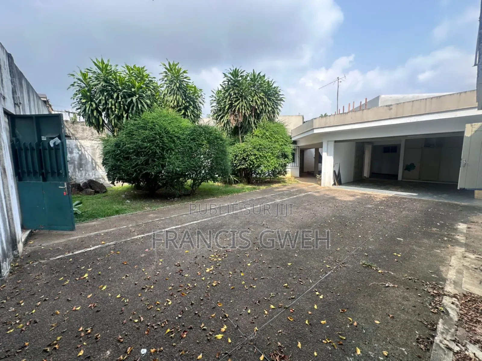 4chbre Villa dans Francis Gweh, Cocody à Louer
