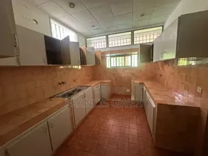 4chbre Villa dans Francis Gweh, Cocody à Louer