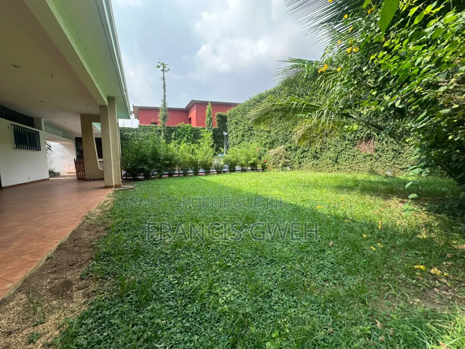 4chbre Villa dans Francis Gweh, Cocody à Louer
