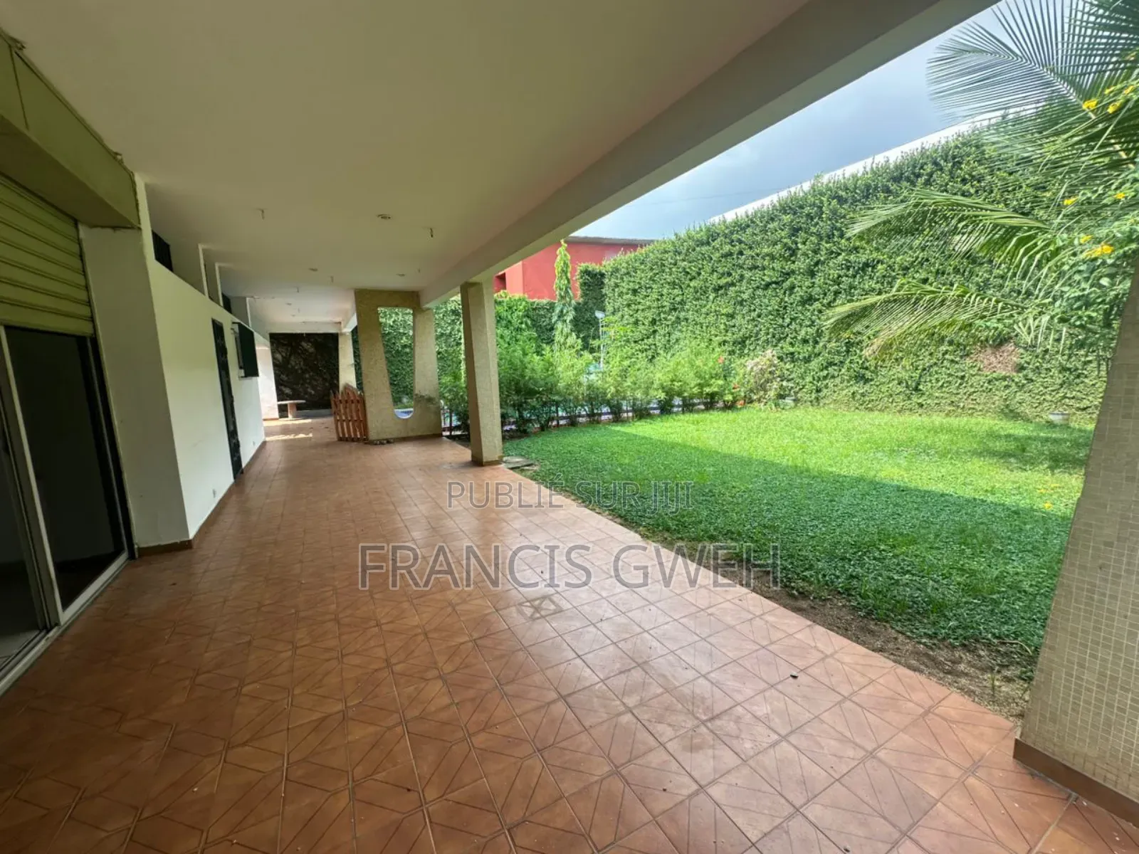 4chbre Villa dans Francis Gweh, Cocody à Louer