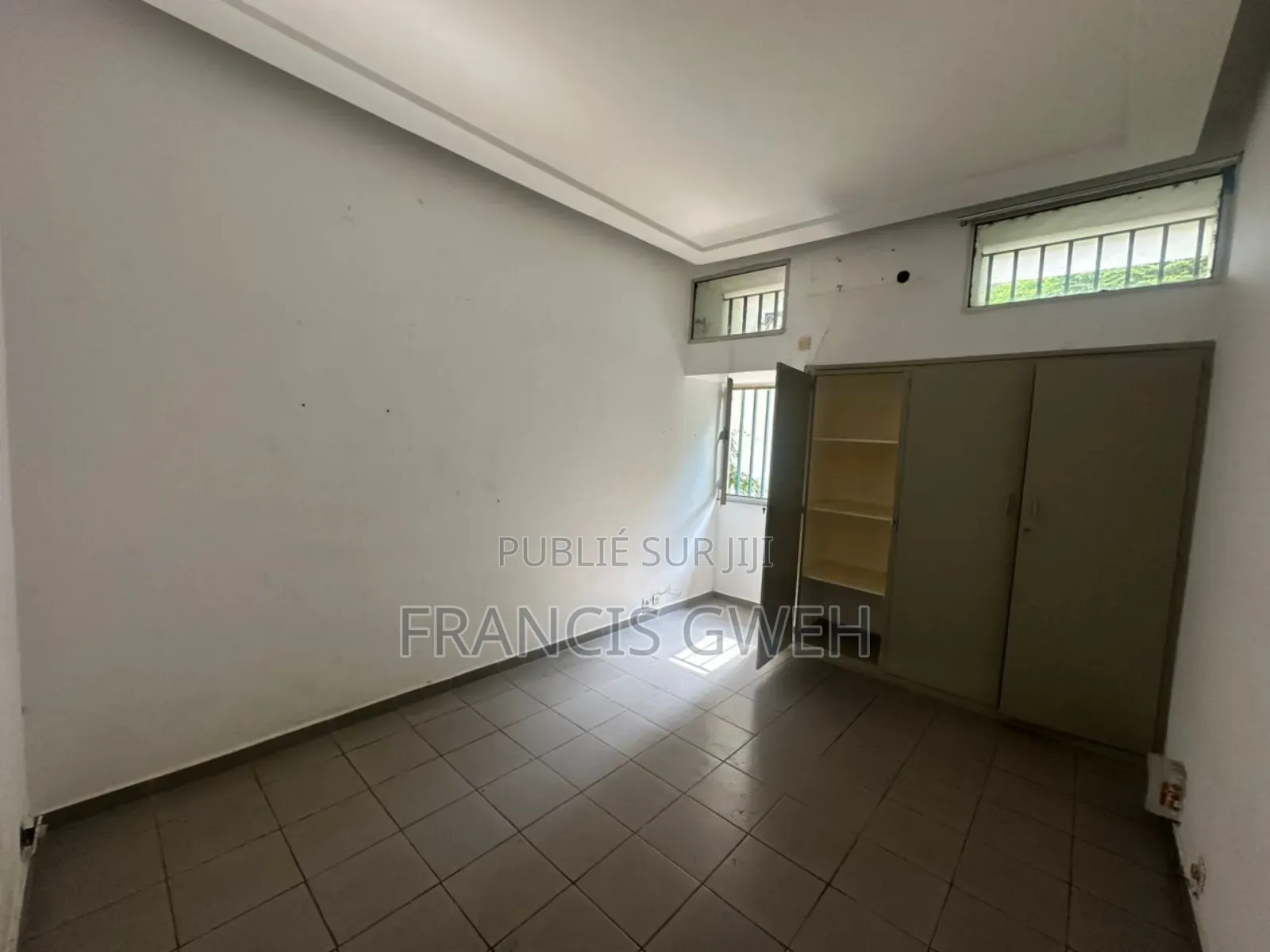 4chbre Villa dans Francis Gweh, Cocody à Louer