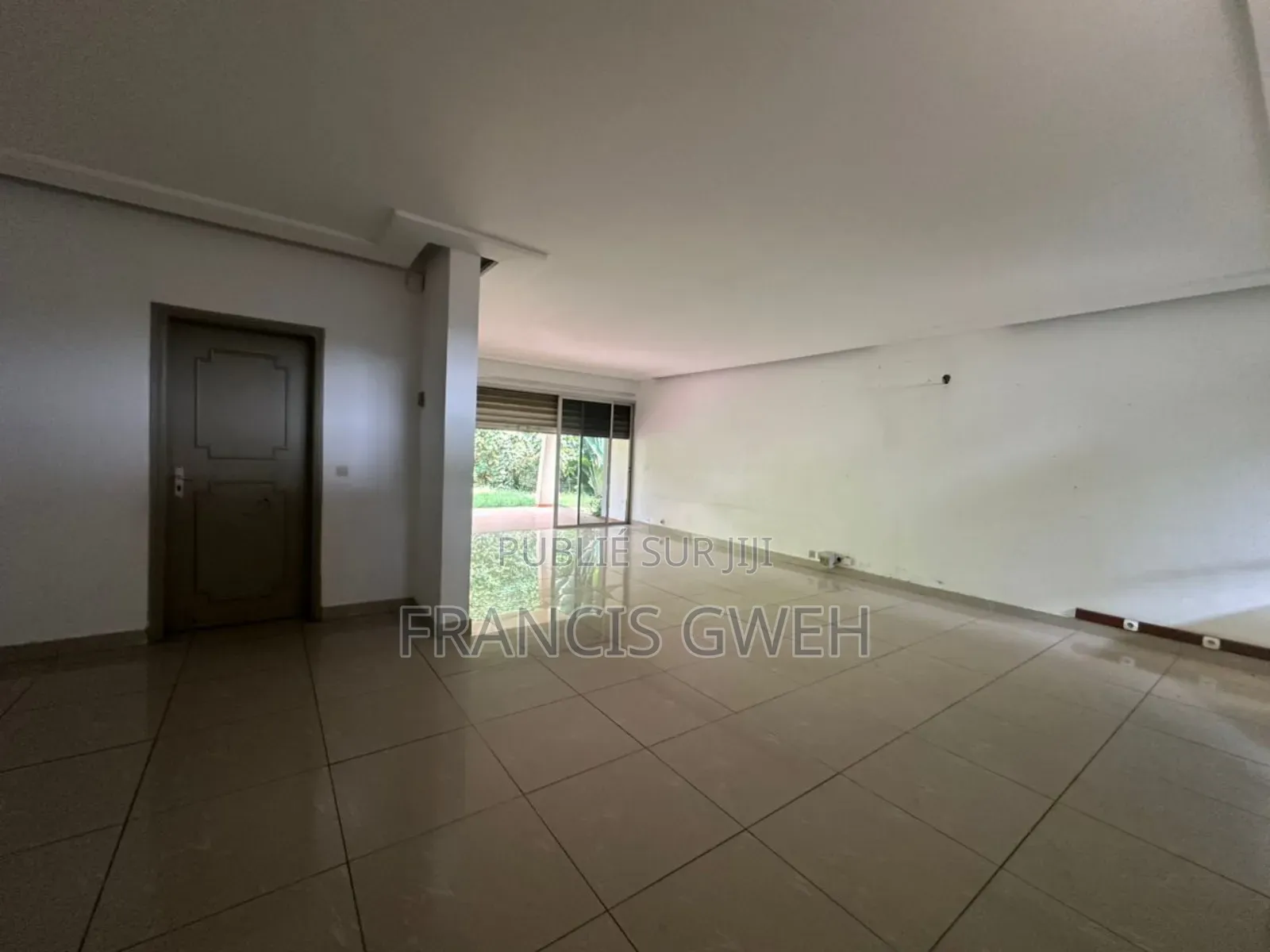 4chbre Villa dans Francis Gweh, Cocody à Louer